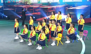 少儿口才朗诵表演节目《唯有您站着》全套演出资料_少儿口才节目网