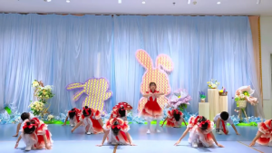 少儿舞蹈表演节目《我们把未来开创》全套资料_少儿口才节目网